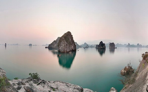 Travel to Halong bay in Autumn