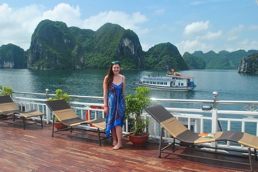 Booking Halong bay cruises online