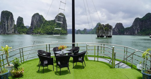 Booking Halong bay cruises online