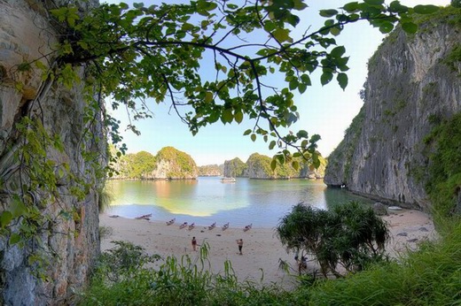 Travel to Halong bay in Summer