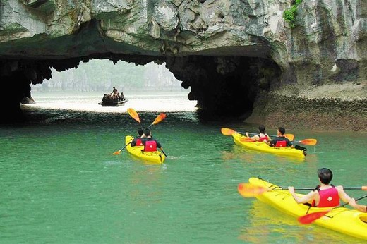 Halong Kayaking