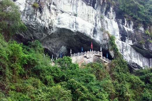 Visit Halong mountain caves