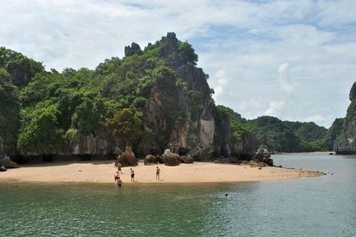 Ba Trai Dao beach