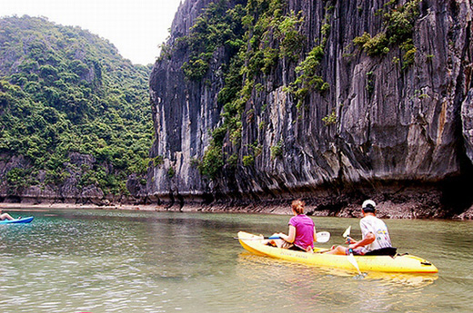 Halong bay kayaking