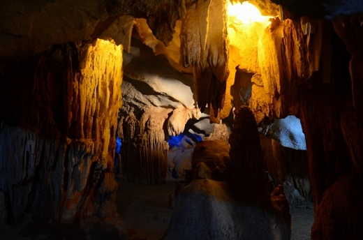 Kim Quy grotto in Halong bay