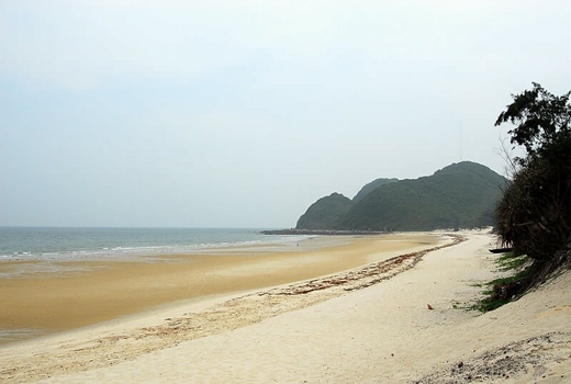 Quan Lan beach