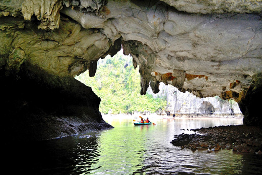 Quang Hanh grotto