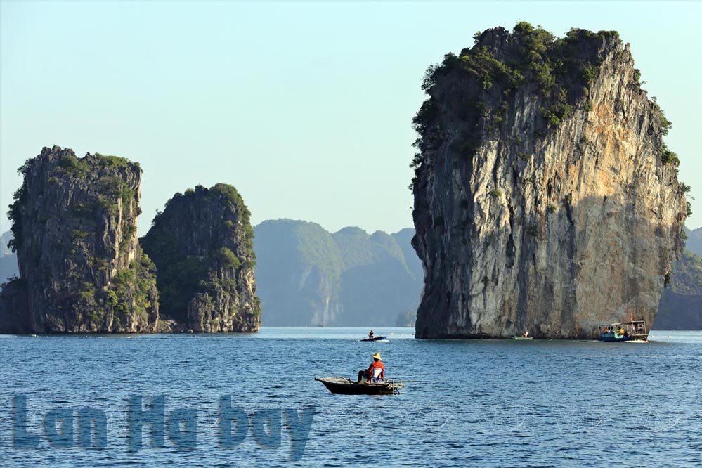 Exploiting journey connecting Halong and Lan Ha bays